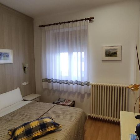 Hostal Escartin ซาบิญานิโก ภายนอก รูปภาพ