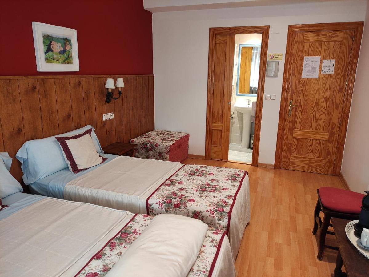 Hostal Escartin ซาบิญานิโก ภายนอก รูปภาพ