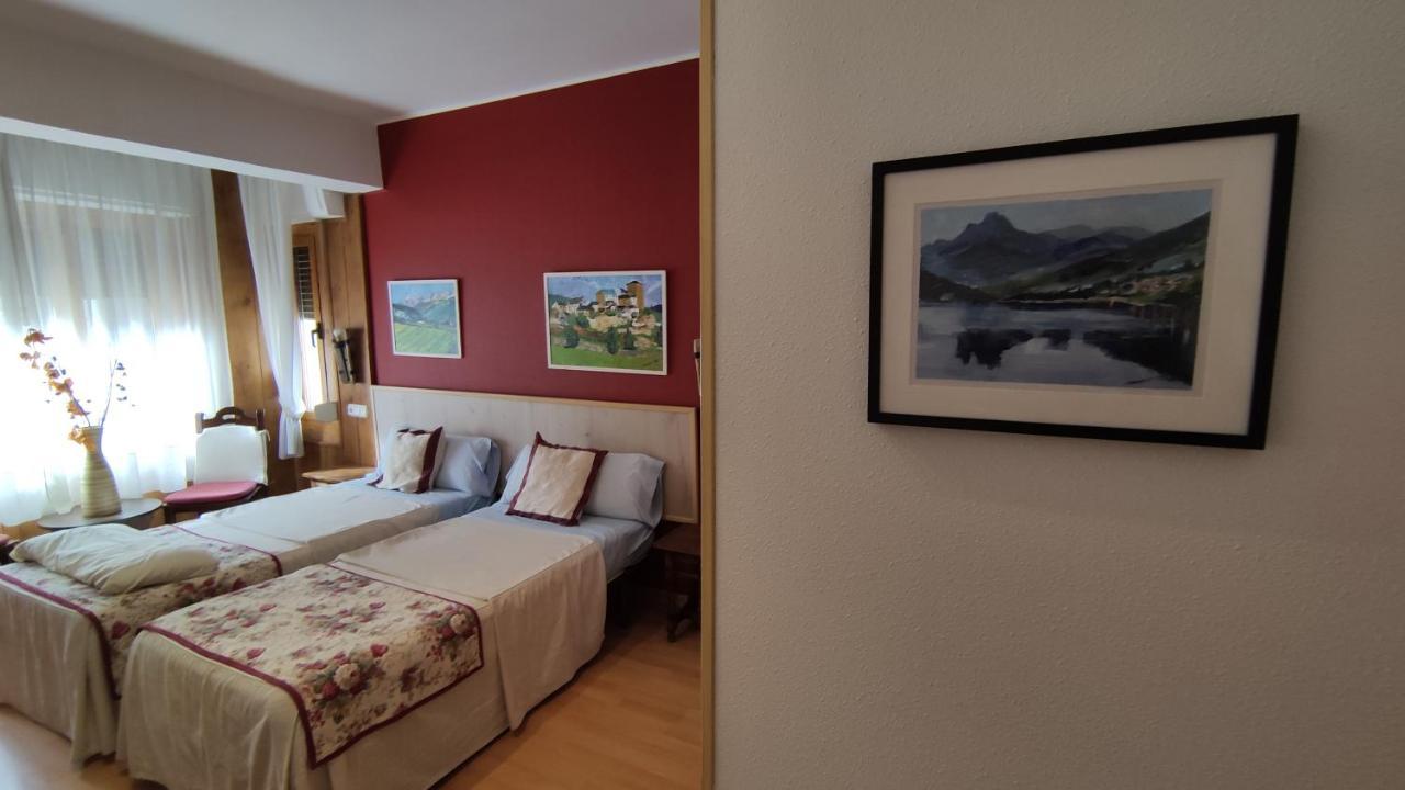 Hostal Escartin ซาบิญานิโก ภายนอก รูปภาพ